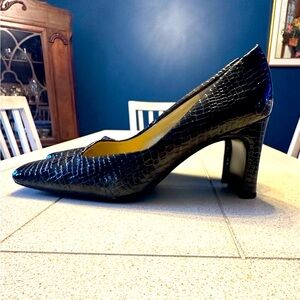 Bellini elegant Brown Croc-Embossed Heels size 8.5